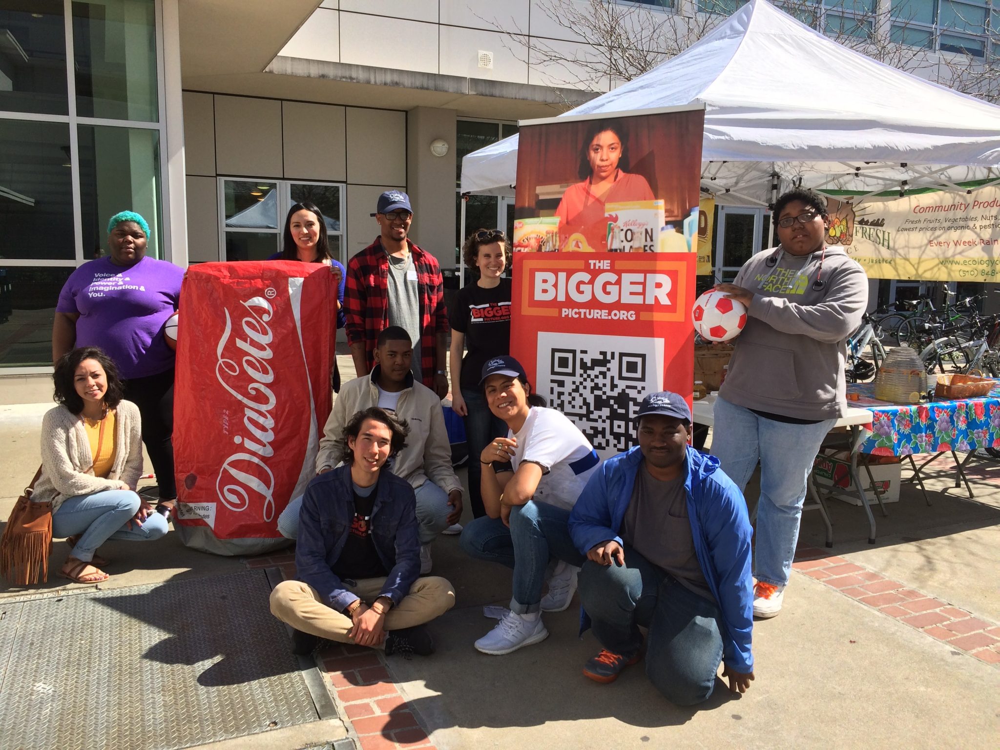 Youth Environmental Academy volunteers work at different outreach events to teach the community about the adverse health effects of sugar-sweetened beverages and share healthier food options. Photo by the Ecology Center.